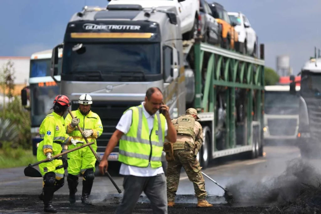 MP do Frete: Lula veta anistia a caminhoneiros que bloquearam rodovias 2 MP do Frete: Lula veta anistia a caminhoneiros que bloquearam rodovias
