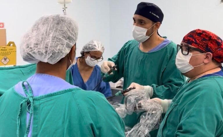 Últimas Notícias 8 “Aprendi a ler o corredor”: Dr. Fernando Máximo aborda a espera na saúde no programa eleitoral