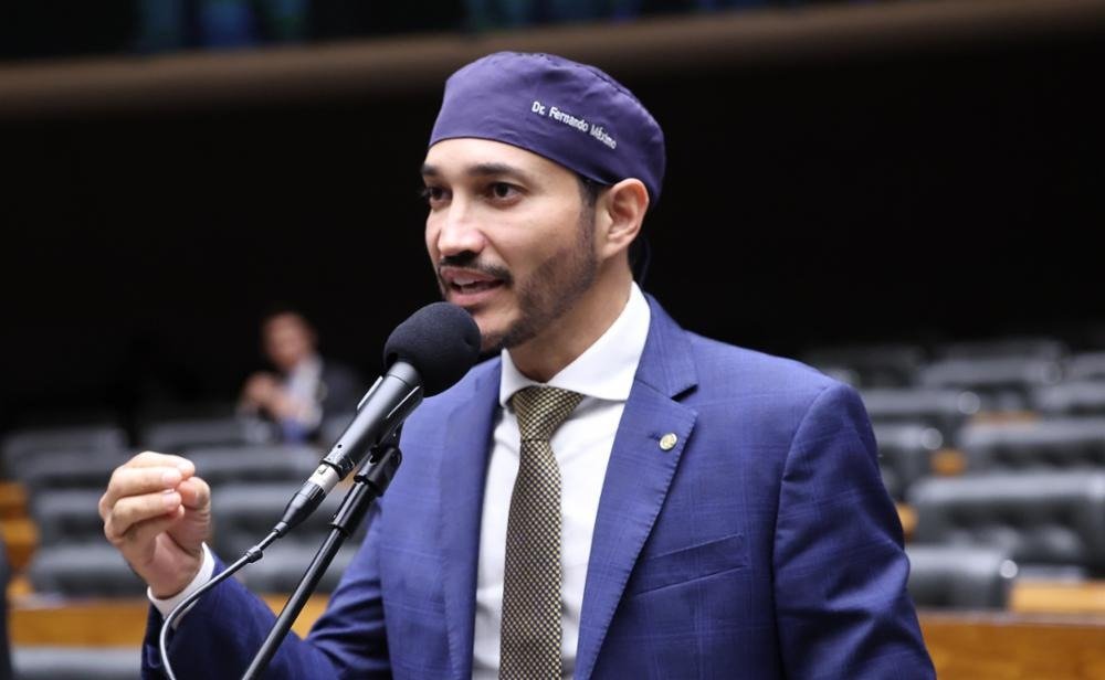 Dr. Fernando Máximo assina pedido de impeachment de Alexandre de Moraes após relatório da PF