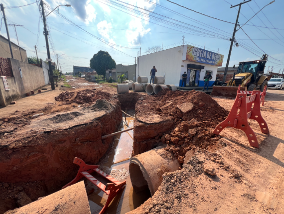 Obra de drenagem combate alagamentos e transforma rotina de moradores no Cidade do Lobo