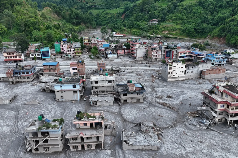 Sobe para 6.150 o número de desaparecidos após inundações no Nepal