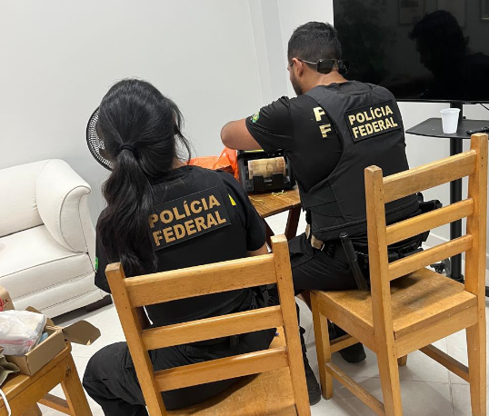 Polícia Federal apreende mais de R$ 1 milhão durante operação contra fraude em contração na Semed, em Ji-Paraná 3 Polícia Federal apreende mais de R$ 1 milhão durante operação contra fraude em contração na Semed, em Ji-Paraná