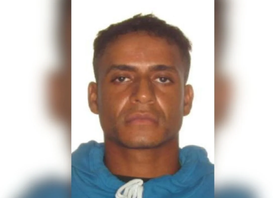 Homem invade casa, esfaqueia namorada e mata sogra que tentou ajudar filha