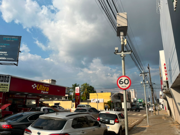 Semáforos funcionam em modo intermitente durante a madrugada em 15 cruzamentos de Porto Velho