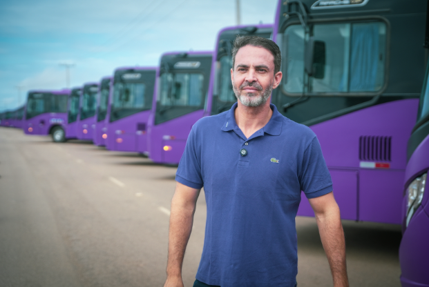 Usuários podem acompanhar rotas de ônibus e planejar melhor os deslocamentos 2 Usuários podem acompanhar rotas de ônibus e planejar melhor os deslocamentos