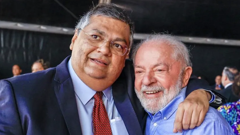 Dino manda reintegrar chefia da PF após afastamento determinado por Mendonça