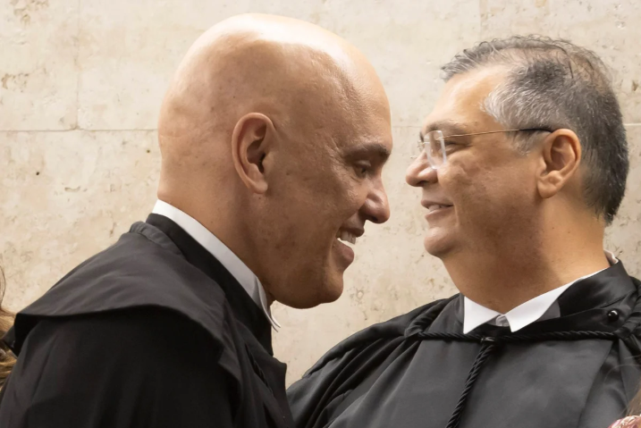 Dino manda reintegrar chefia da PF após afastamento determinado por Mendonça