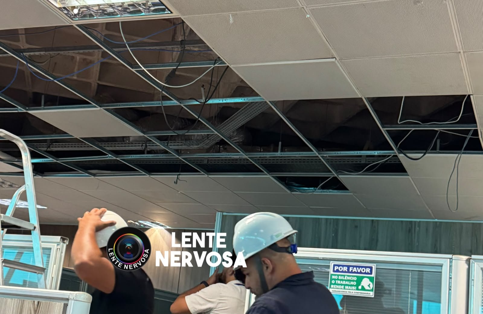 Parte do teto do DER desaba durante a madrugada e surpreende servidores em Rondônia 1 Parte do teto do DER desaba durante a madrugada e surpreende servidores em Rondônia