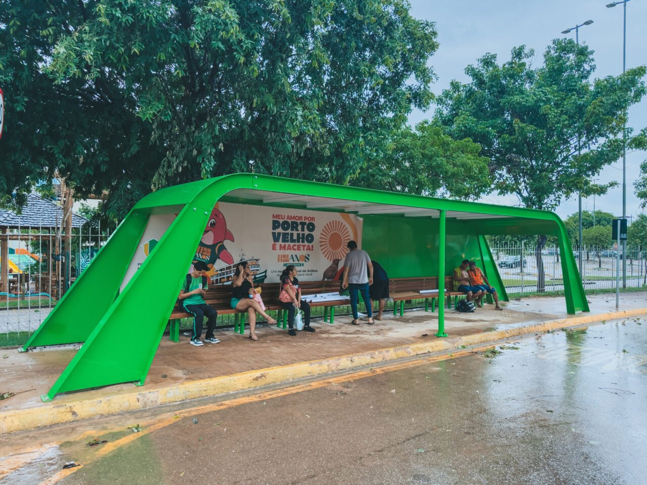 Novo abrigo de ônibus oferece mais conforto e tecnologia aos passageiros em Porto Velho 1 Novo abrigo de ônibus oferece mais conforto e tecnologia aos passageiros em Porto Velho