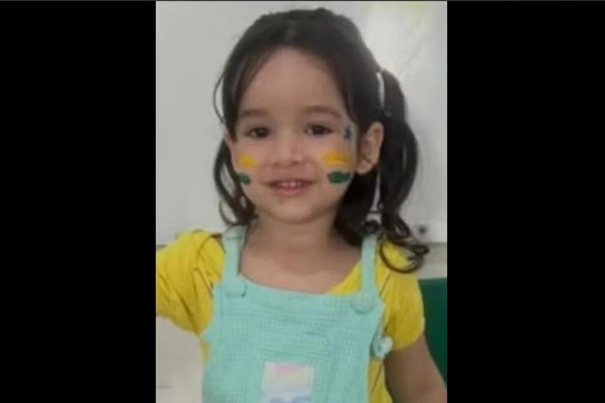 Menina de 2 anos morre após ficar 3h trancada em carro sob calor intenso