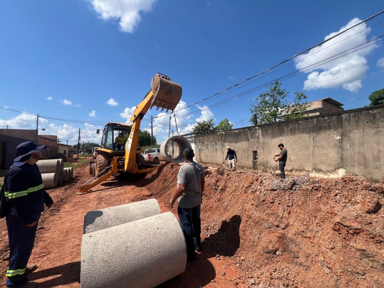 Intervenções de drenagem são realizadas na Avenida Guaporé 1 Intervenções de drenagem são realizadas na Avenida Guaporé
