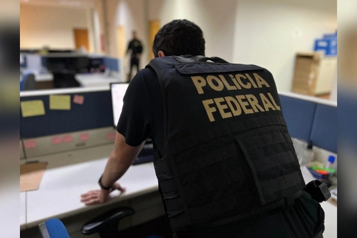 PF aciona autoridades da Argentina para checar possível viagem de Flávio