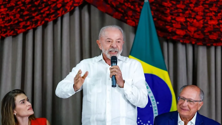 Lula reclama de “decisões tendenciosas” após suspensão do canal de Janones