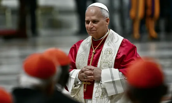 Papa Leão XIV deve ser internado para cirurgia nesta terça-feira (13)