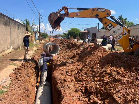 Intervenções de drenagem são realizadas na Avenida Guaporé 2 Intervenções de drenagem são realizadas na Avenida Guaporé
