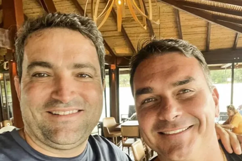 Moraes proíbe Flávio Bolsonaro de manter contato com advogado Willer Tomaz