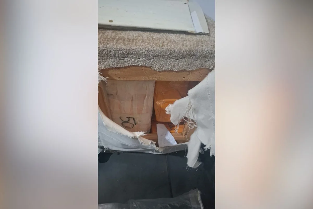 Delegada diz que R$ 1,8 milhão encontrados em puff são "herança de tia" - VEJA AS FOTOS 4 Delegada diz que R$ 1,8 milhão encontrados em puff são "herança de tia" - VEJA AS FOTOS