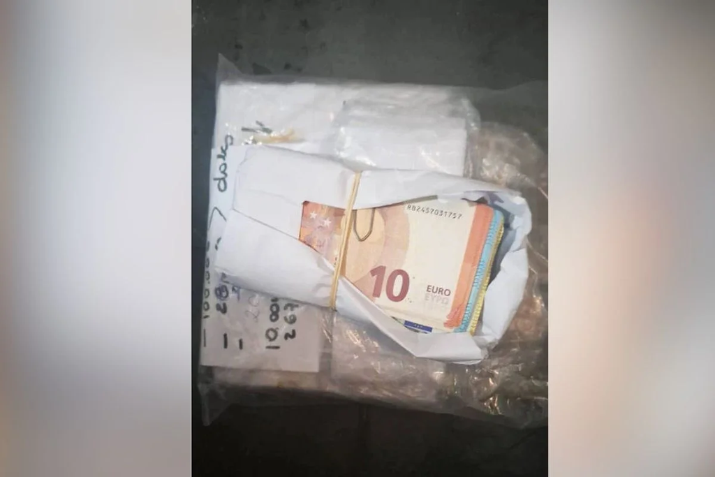 Delegada diz que R$ 1,8 milhão encontrados em puff são "herança de tia" - VEJA AS FOTOS 8 Delegada diz que R$ 1,8 milhão encontrados em puff são "herança de tia" - VEJA AS FOTOS