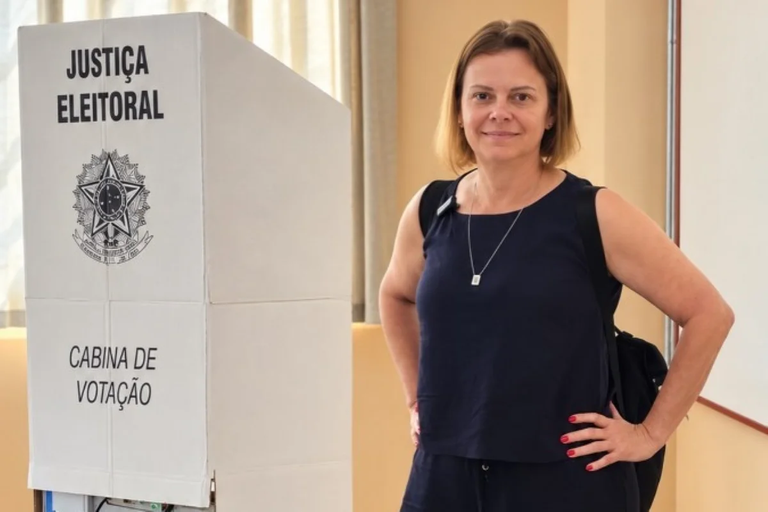 Delegada diz que R$ 1,8 milhão encontrados em puff são “herança de tia” – VEJA AS FOTOS