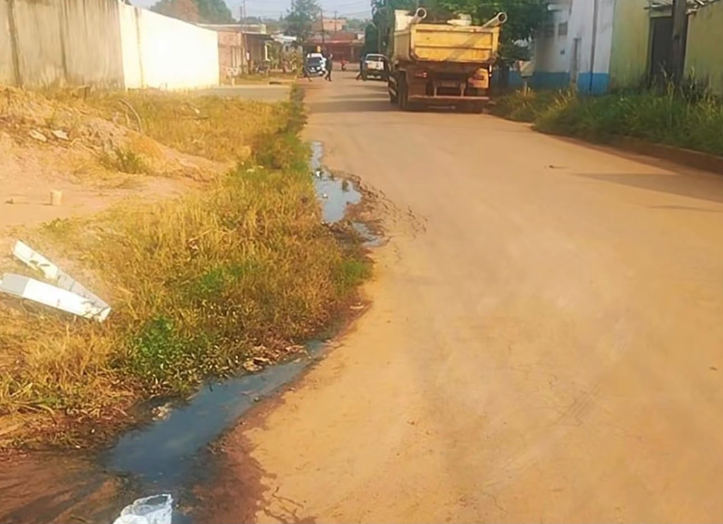 Serviço de tapa buracos é realizado no bairro Castanheira a pedido do vereador Edimilson Dourado 2 Serviço de tapa buracos é realizado no bairro Castanheira a pedido do vereador Edimilson Dourado