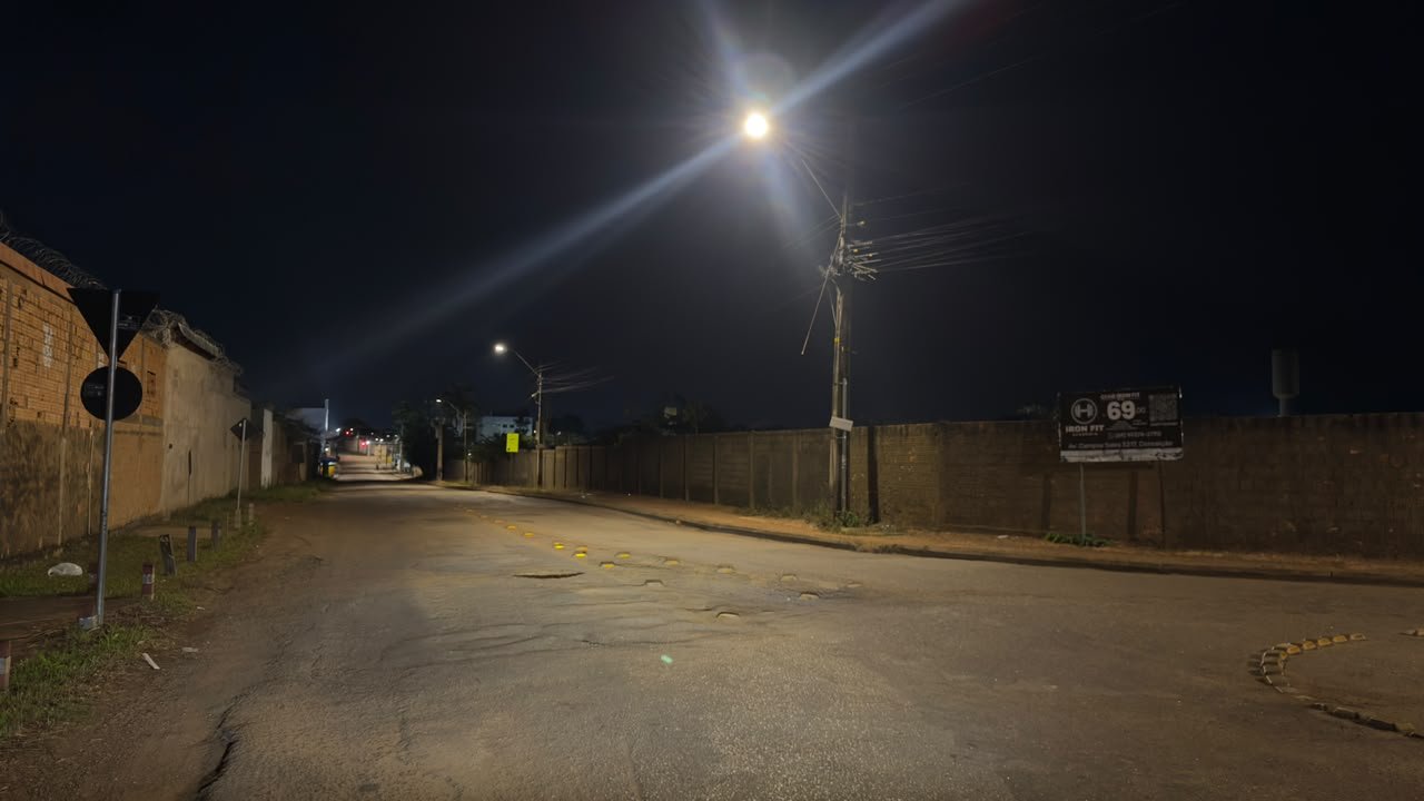 Trecho da Rua João Paulo I tem iluminação revitalizada após pedido do vereador Edimilson Dourado