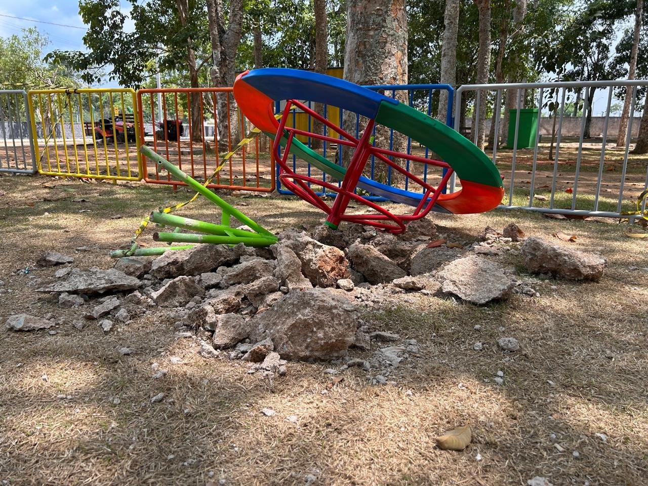 Parque Circuito tem brinquedos danificados, lixeiras quebradas e pichações menos de uma semana após revitalização 1 Parque Circuito tem brinquedos danificados, lixeiras quebradas e pichações menos de uma semana após revitalização