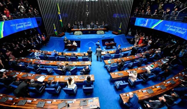Senado aprova PEC que acaba com a escala 6×1; texto vai à promulgação